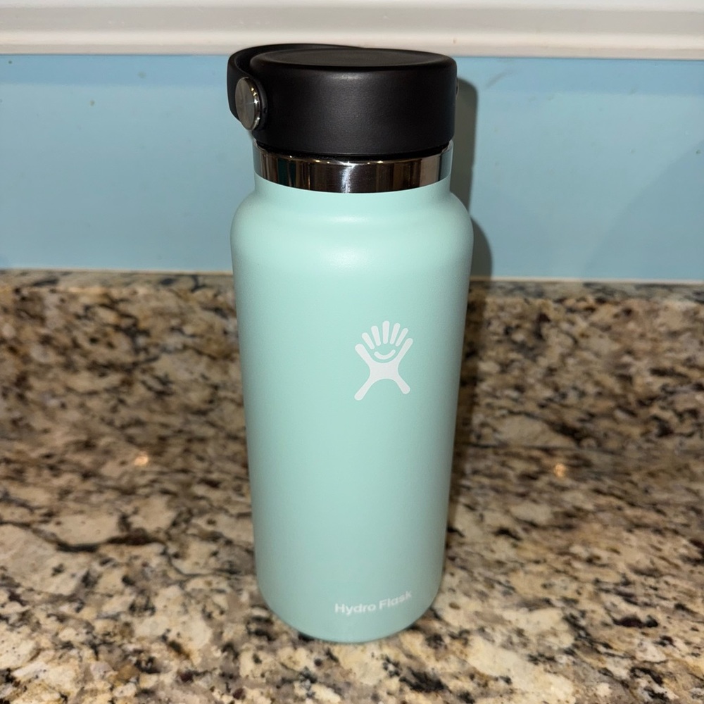 Hydroflask 32oz Wide Mouth Water Bottle in Dew